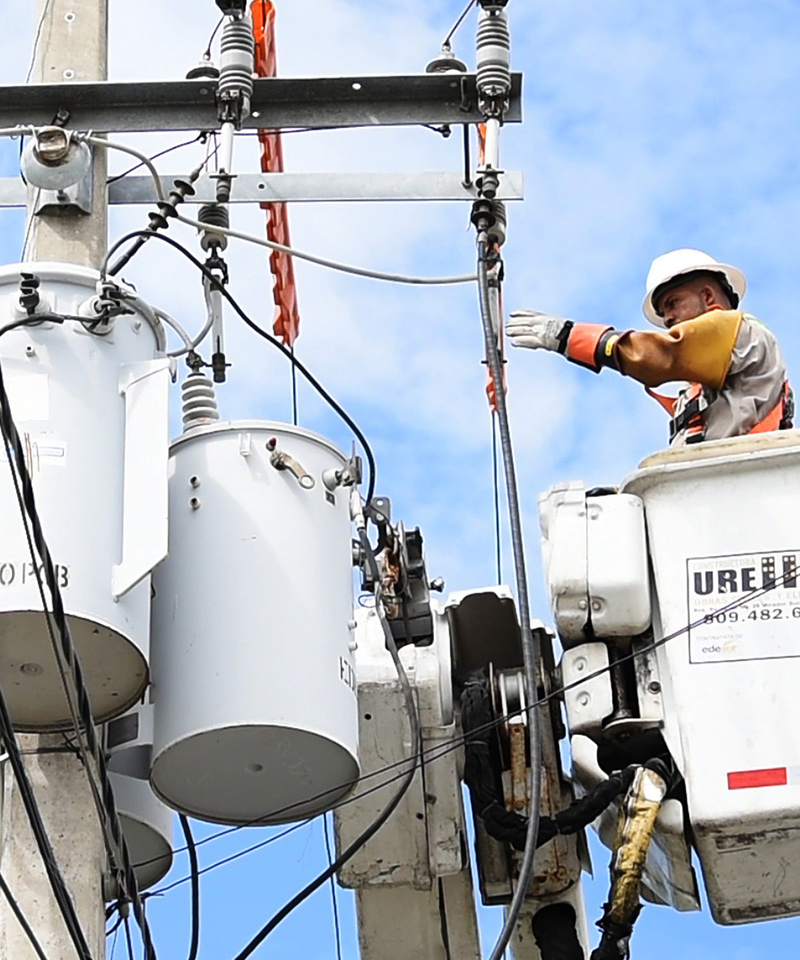 How is the pollution resistance of composite insulators?